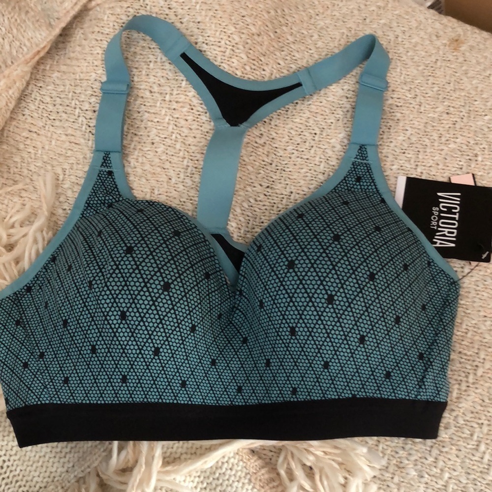 New with tag Victoria sport size 32C